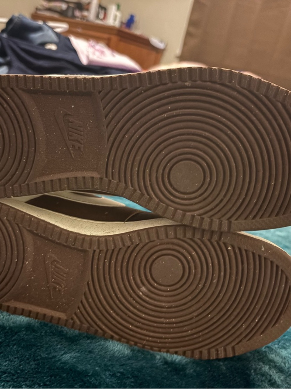 Nike women’s Low-Top Sneakers in Brown and White - Picture 2 of 3